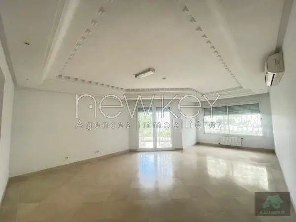 Etage de villa s+3 à louer au lac 2