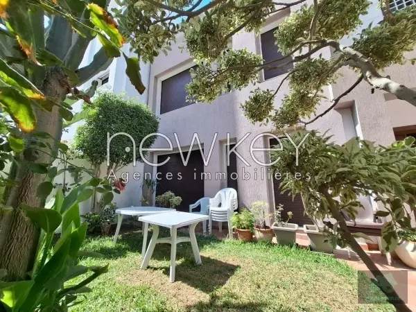Une Belle Villa S+5 avec jardin à louer à L'Aouina