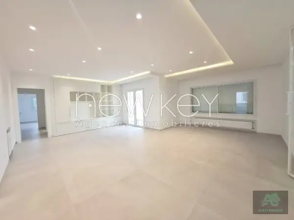 Un Bel Appartement S+3 à louer à La Soukra