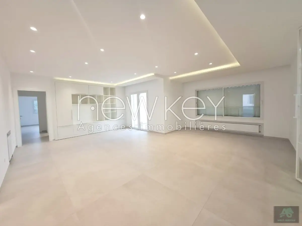 Un Bel Appartement S+3 à louer à La Soukra