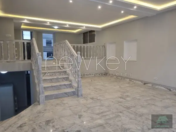 Rez de chaussée de villa s+4 au cœur de la Marsa