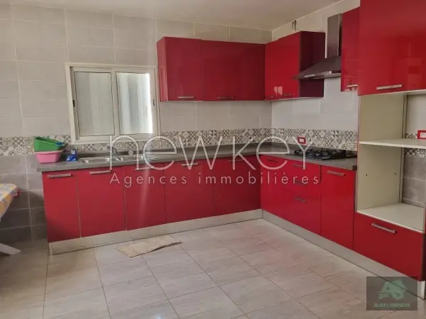 Etage de villa s+4 à la Marsa
